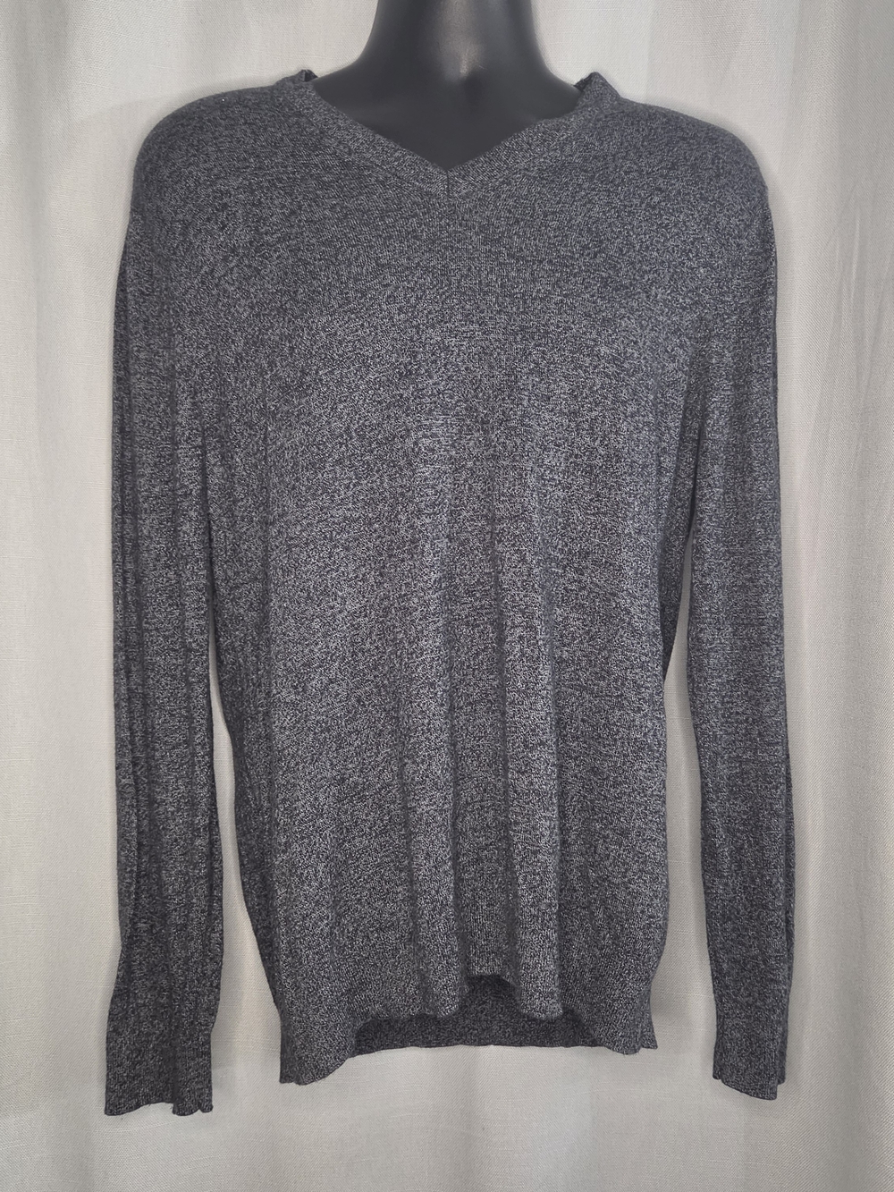 Banana Republic Men's V-Neck Sweater - Charcoal Gray Size Large